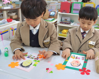 철판도형으로 얼굴을 그려요~